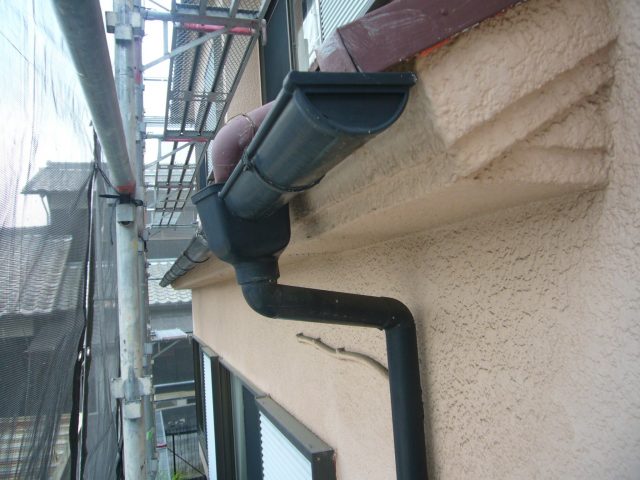姫路市で雹害を受けた雨樋